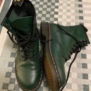 Dr. Martens 1460 Combat Boot in Pine Green. Size 8.